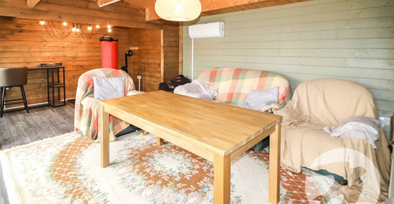 3 bedroom bungalow for sale in Barnehurst | Robinson Jackson