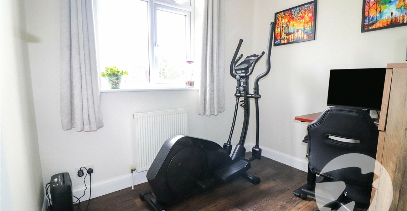 3 bedroom bungalow for sale in Barnehurst | Robinson Jackson