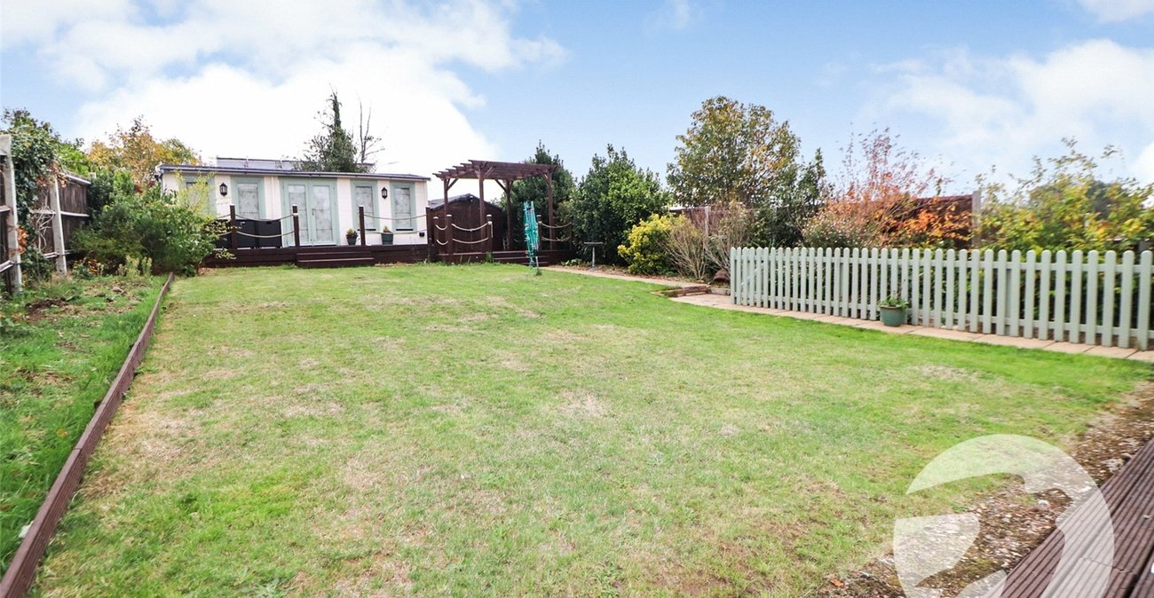 3 bedroom bungalow for sale in Barnehurst | Robinson Jackson