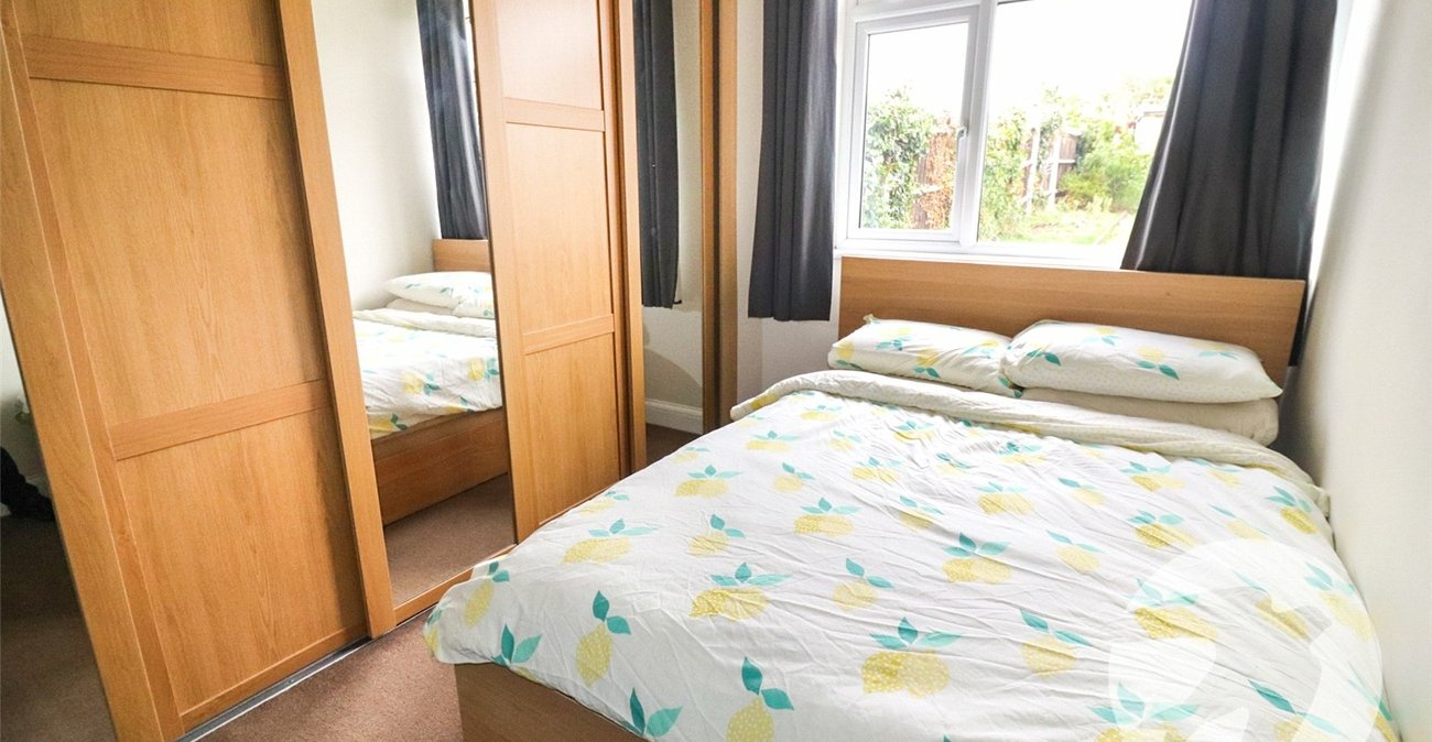 3 bedroom bungalow for sale in Barnehurst | Robinson Jackson