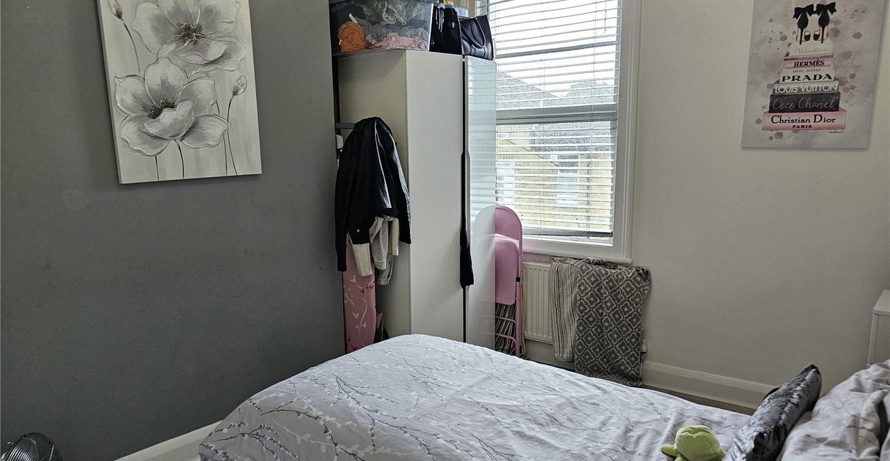 3 bedroom house for sale in London | Robinson Jackson