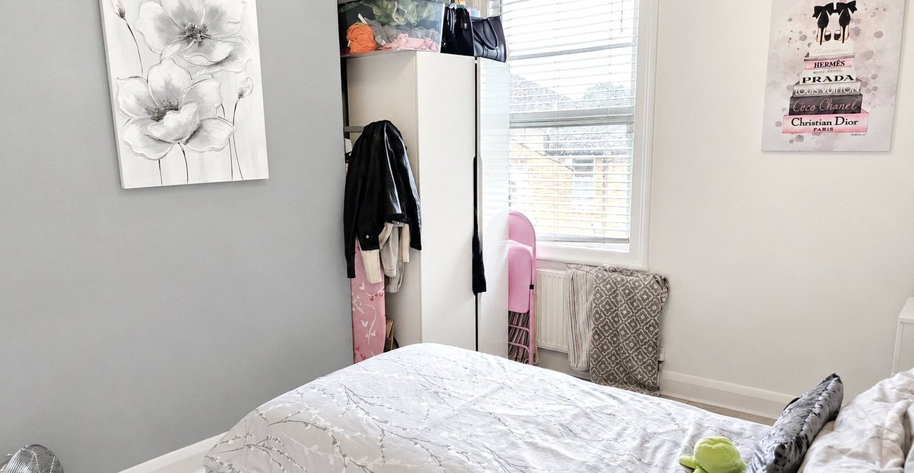 3 bedroom house for sale in London | Robinson Jackson