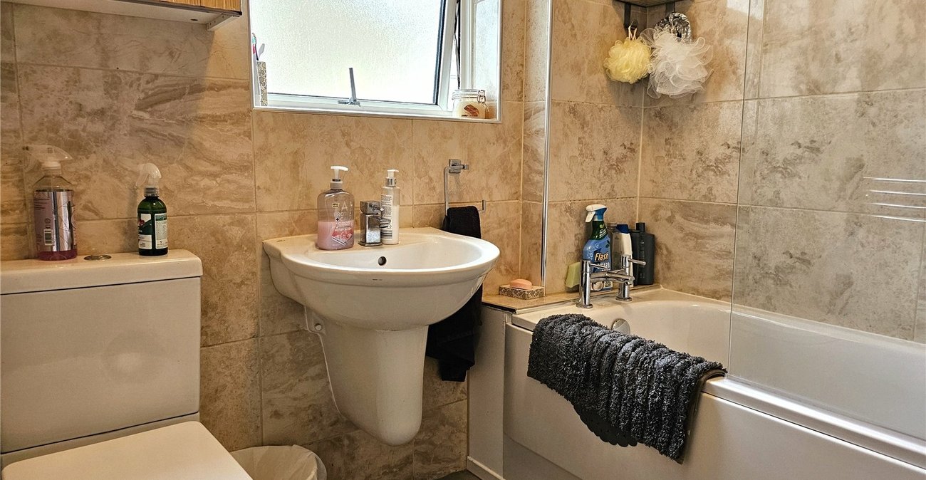 3 bedroom house for sale in London | Robinson Jackson