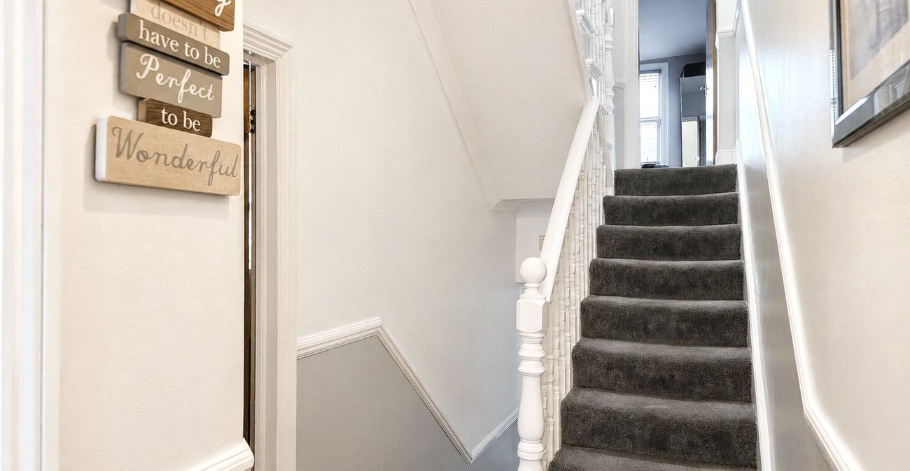 3 bedroom house for sale in London | Robinson Jackson