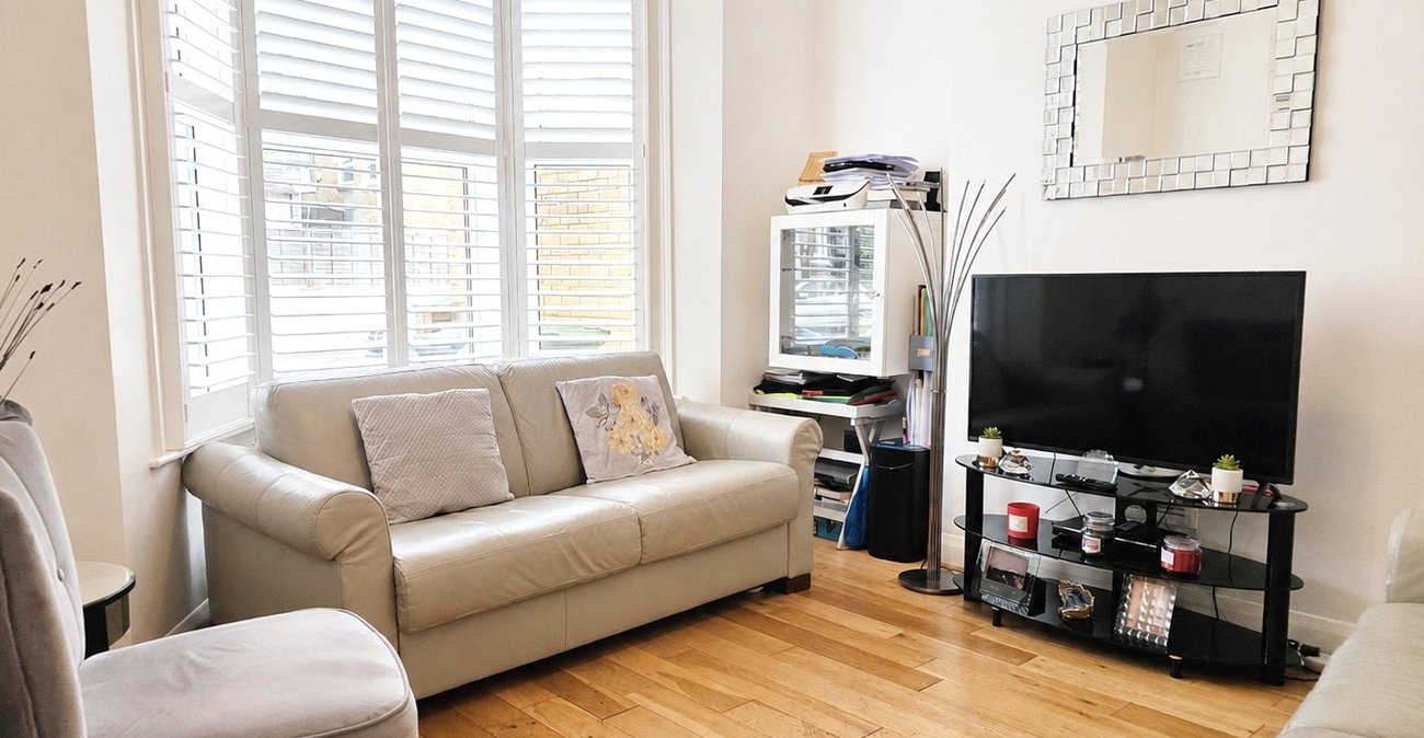 3 bedroom house for sale in London | Robinson Jackson