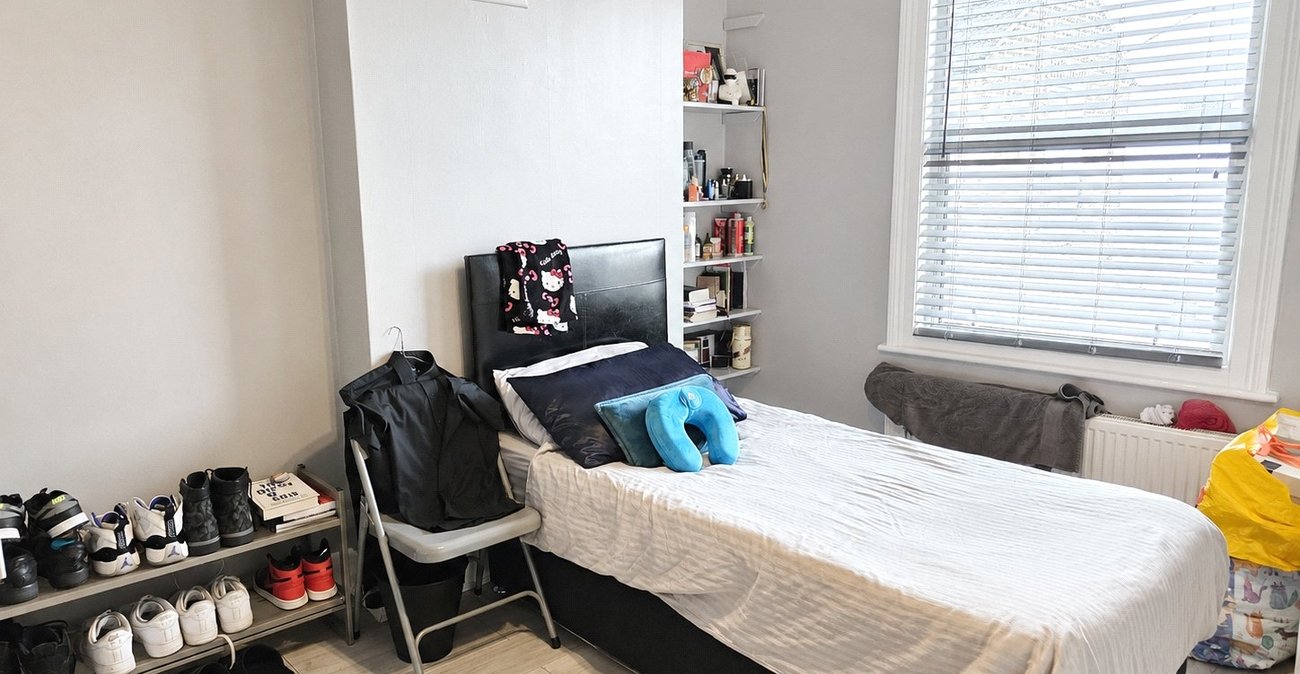 3 bedroom house for sale in London | Robinson Jackson