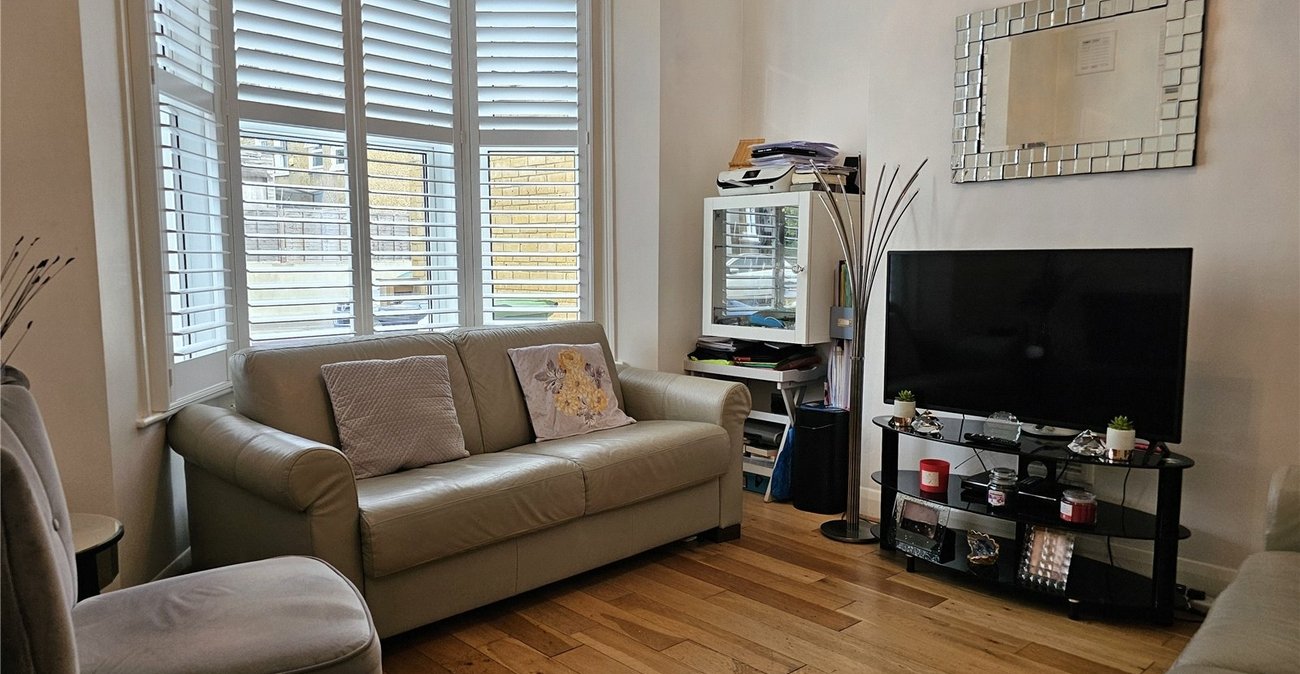 3 bedroom house for sale in London | Robinson Jackson