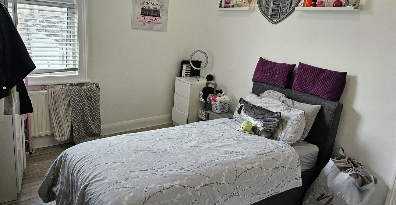 3 bedroom house for sale in London | Robinson Jackson