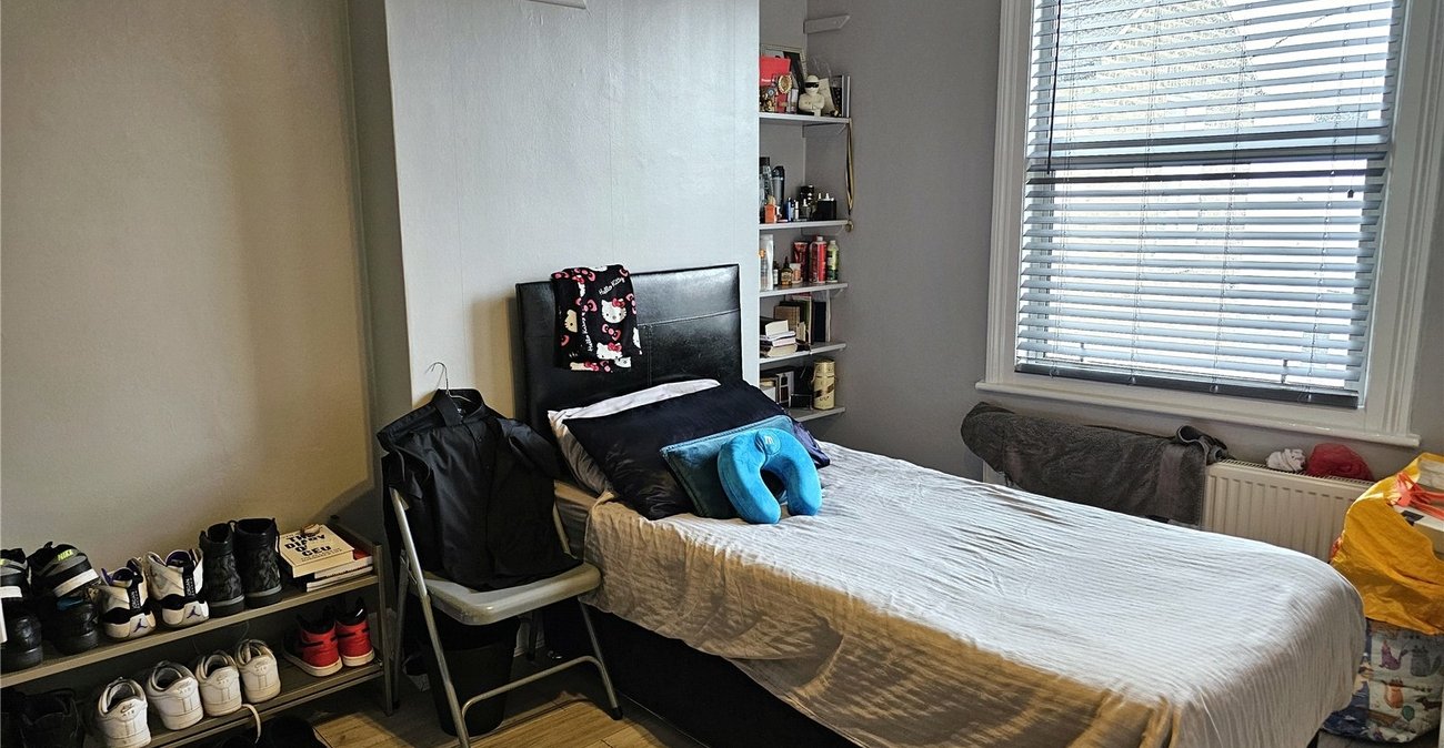 3 bedroom house for sale in London | Robinson Jackson