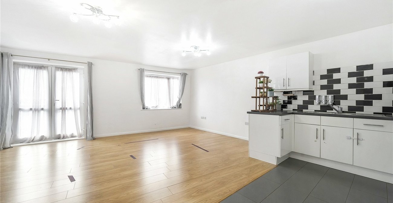 2 bedroom property for sale in London | Robinson Jackson