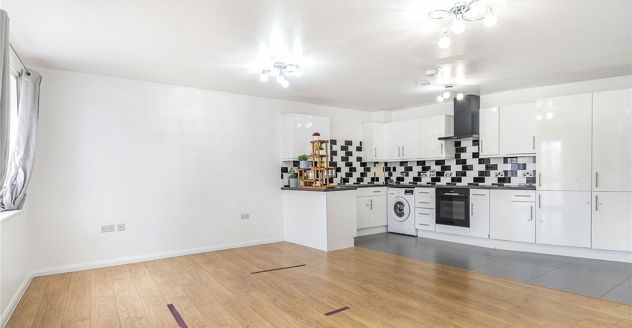 2 bedroom property for sale in London | Robinson Jackson