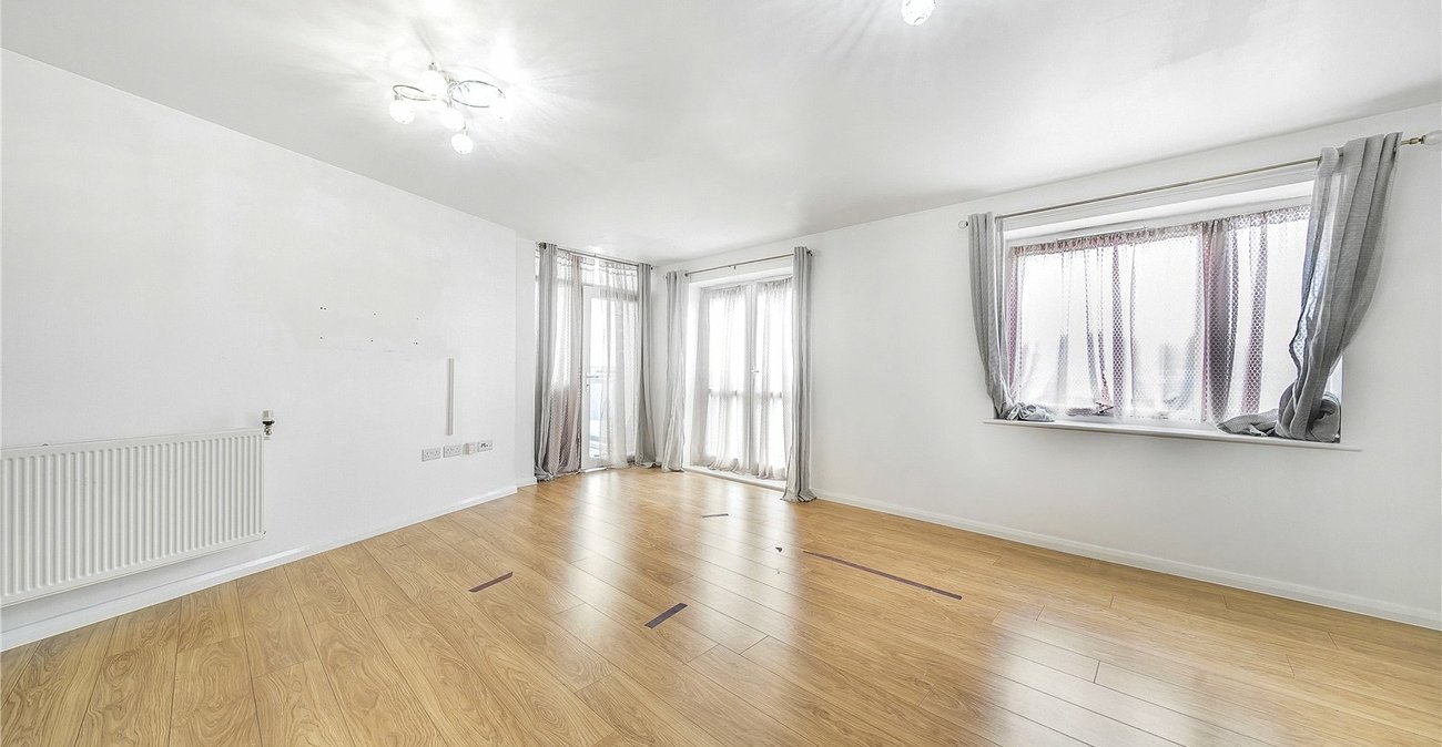 2 bedroom property for sale in London | Robinson Jackson