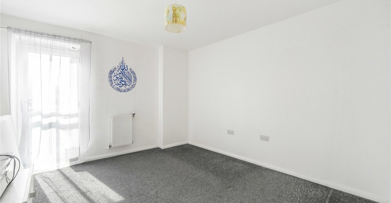 2 bedroom property for sale in London | Robinson Jackson