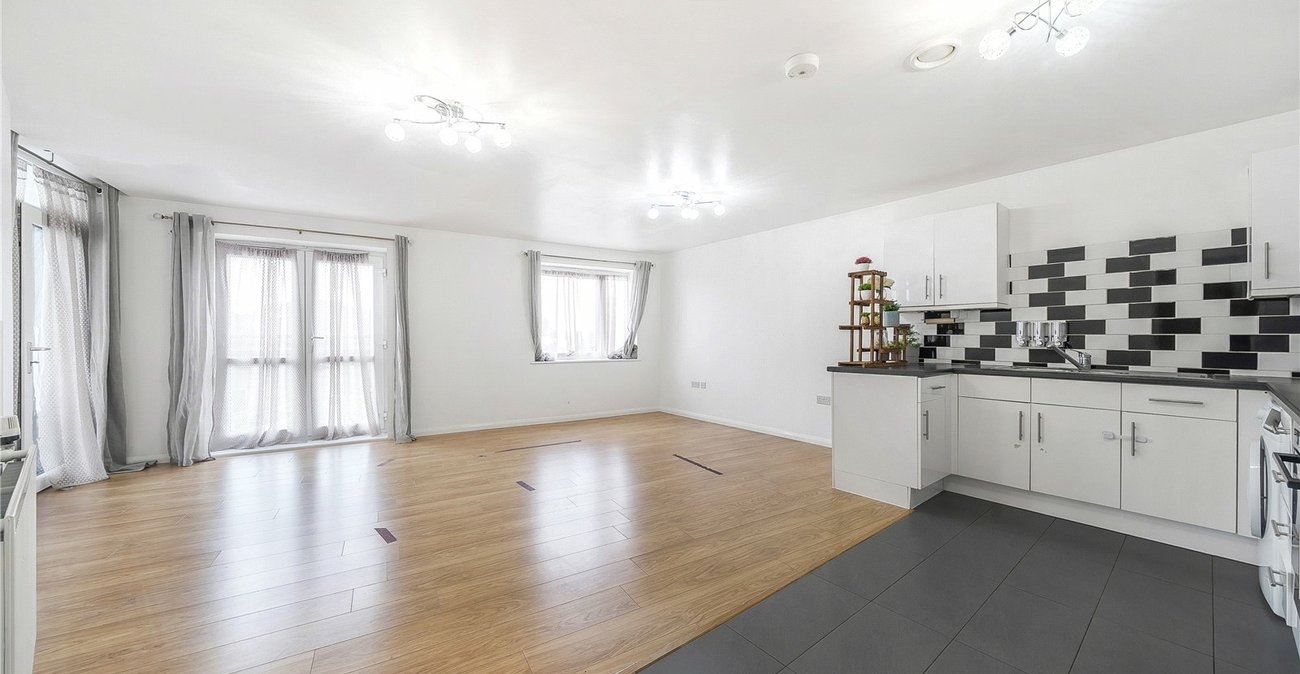 2 bedroom property for sale in London | Robinson Jackson