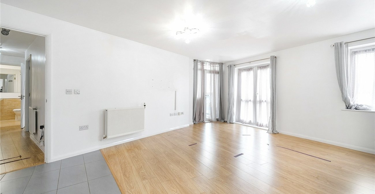 2 bedroom property for sale in London | Robinson Jackson