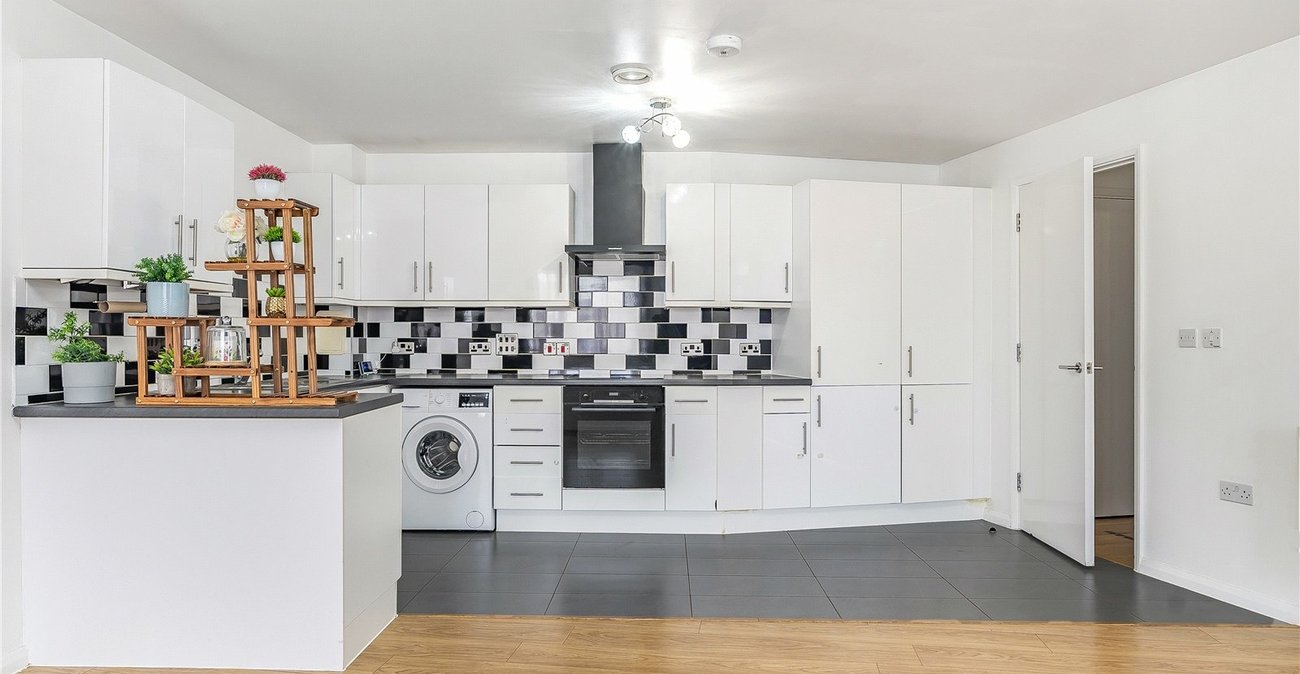 2 bedroom property for sale in London | Robinson Jackson