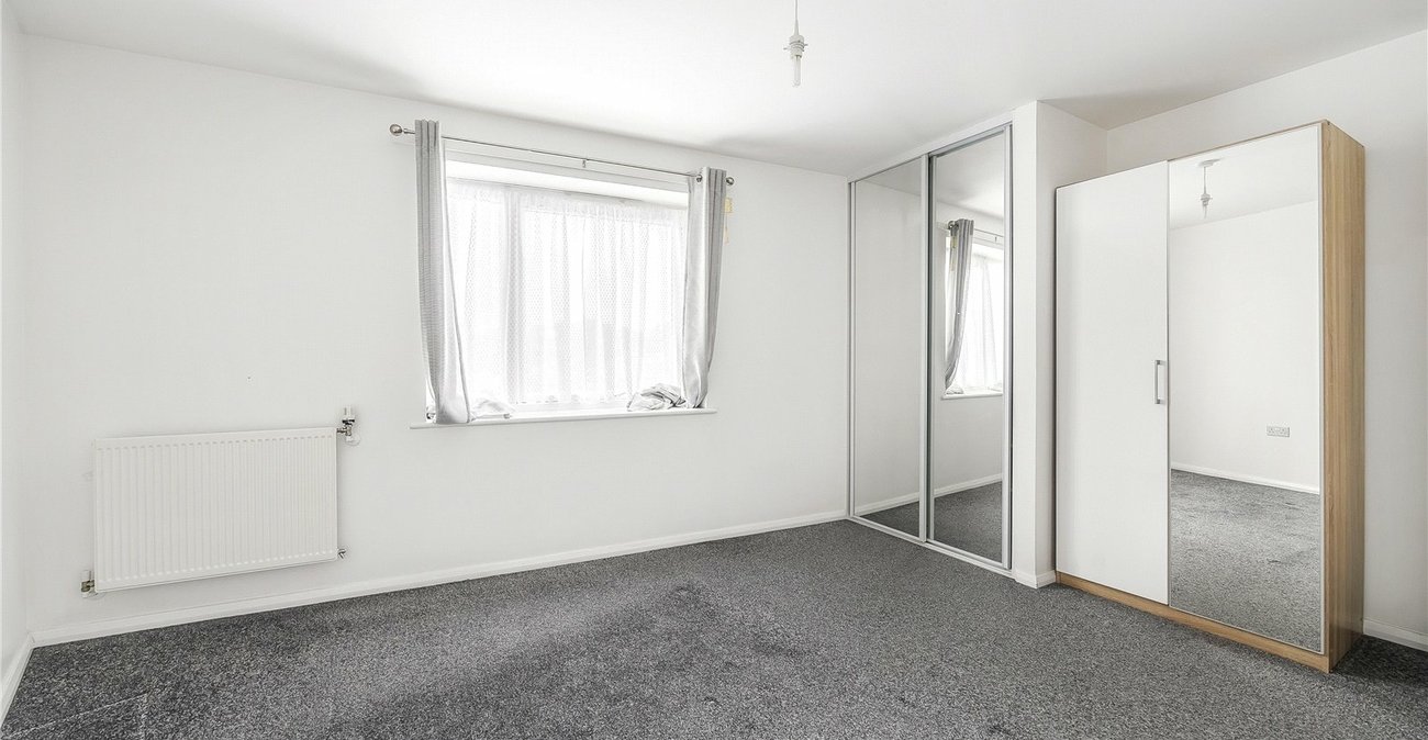 2 bedroom property for sale in London | Robinson Jackson