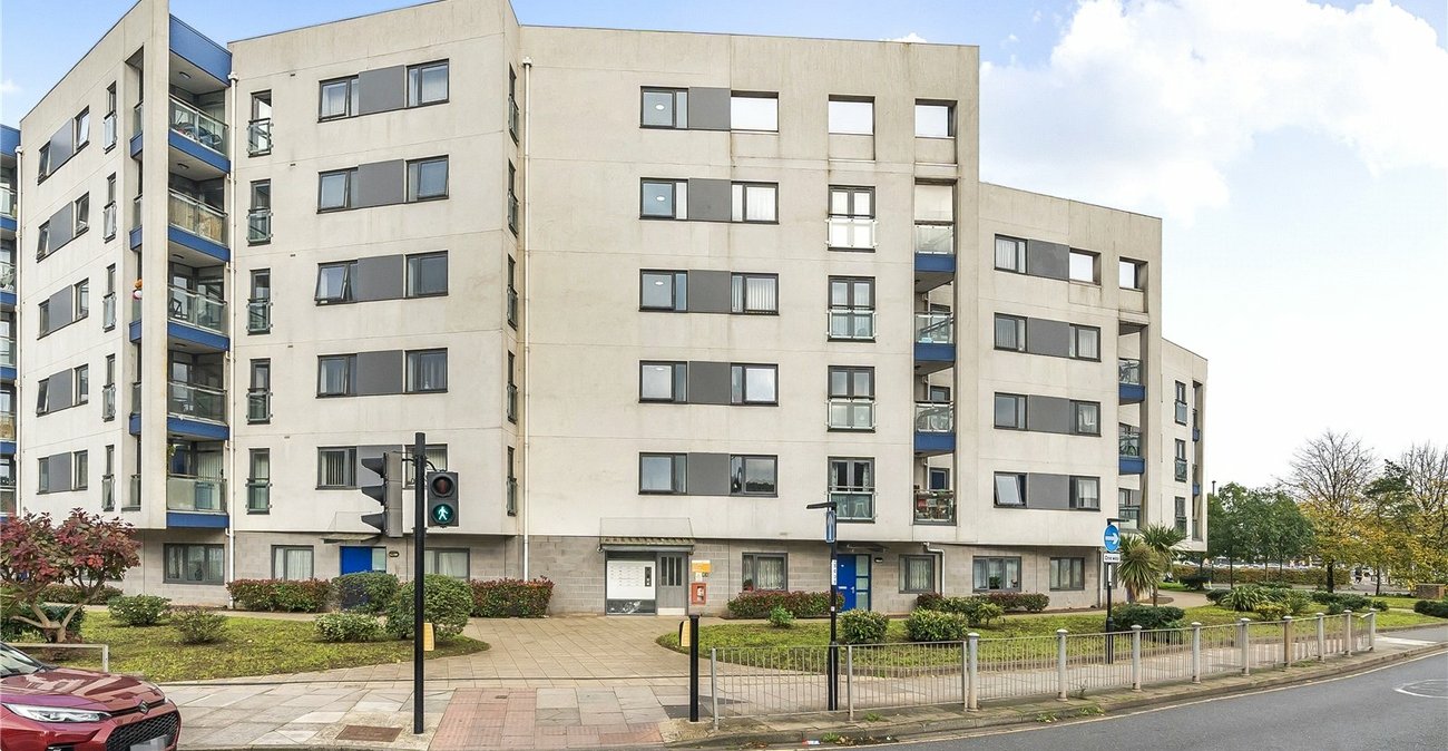 2 bedroom property for sale in London | Robinson Jackson