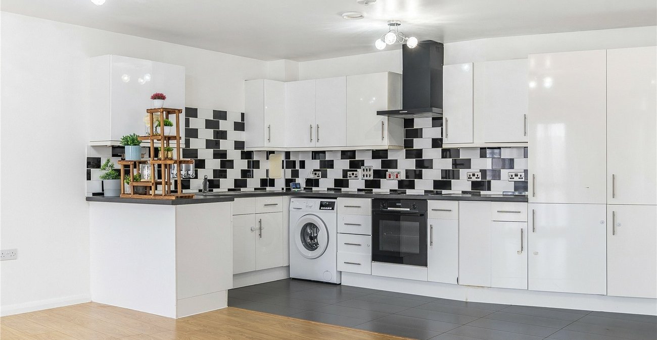 2 bedroom property for sale in London | Robinson Jackson