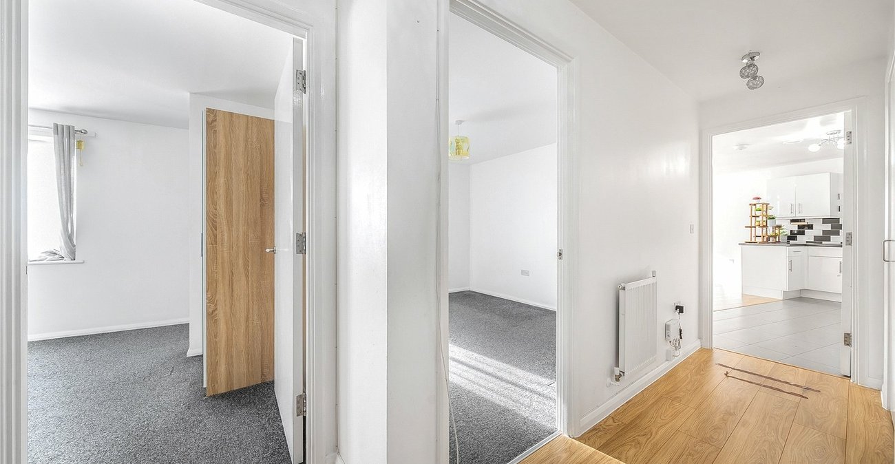 2 bedroom property for sale in London | Robinson Jackson