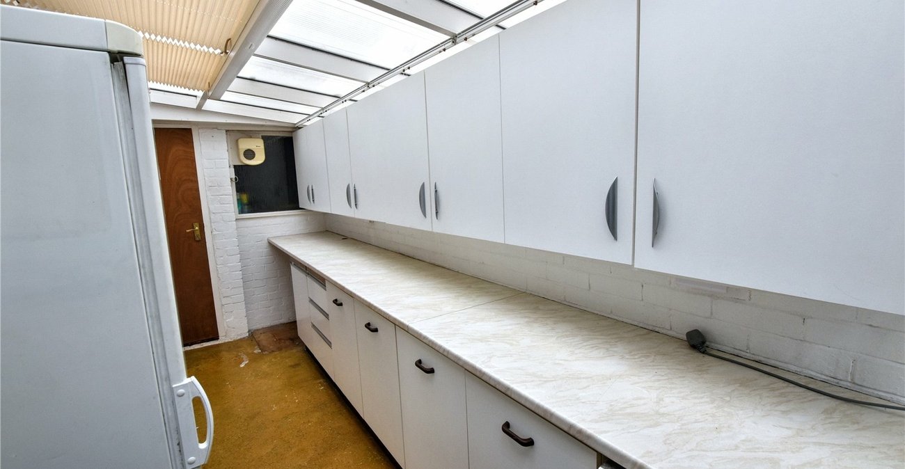 2 bedroom bungalow for sale in Bexleyheath | Robinson Jackson