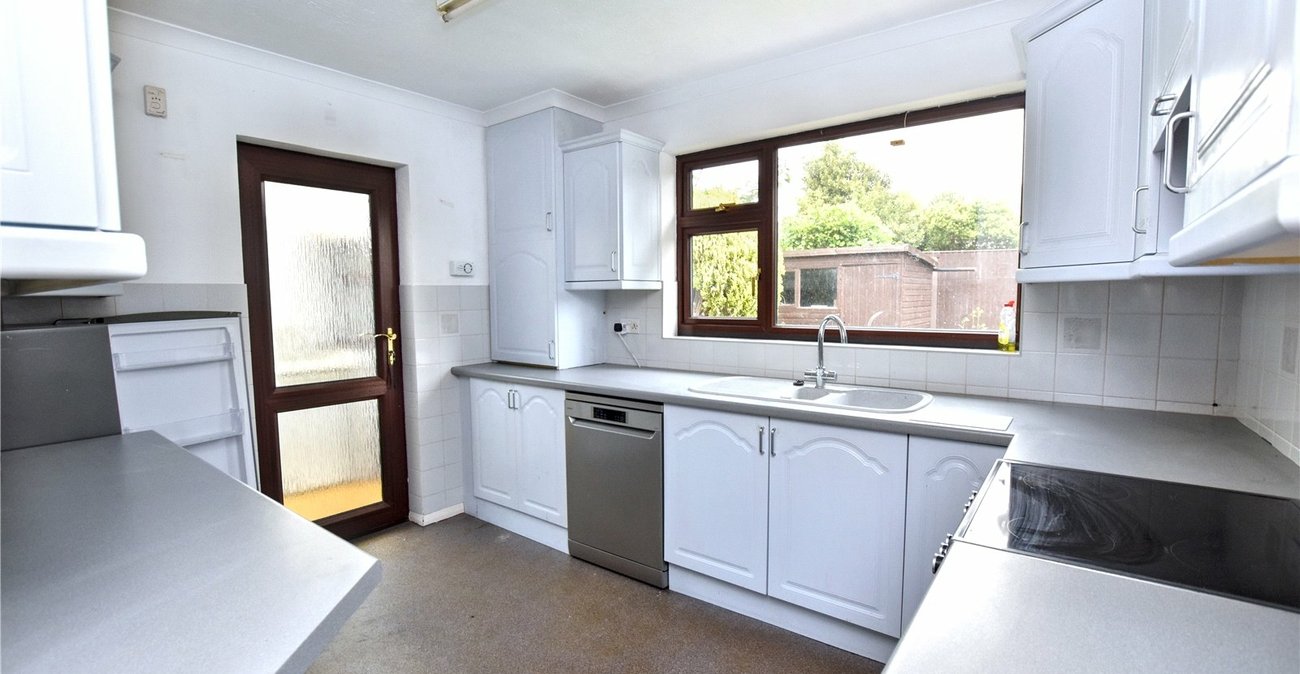 2 bedroom bungalow for sale in Bexleyheath | Robinson Jackson