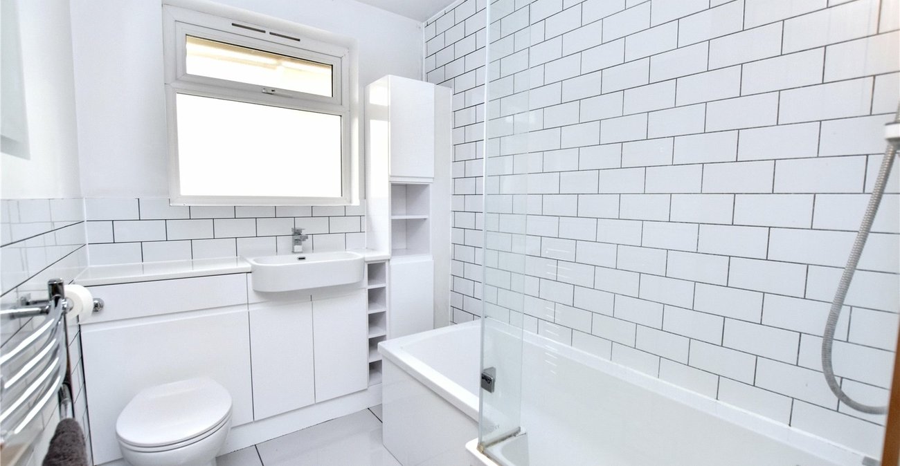 2 bedroom bungalow for sale in Bexleyheath | Robinson Jackson