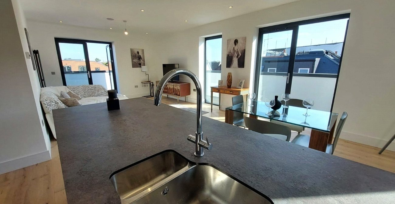 2 bedroom property for sale in London | Robinson Jackson