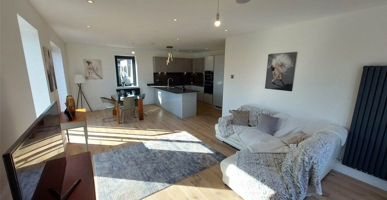 2 bedroom property for sale in London | Robinson Jackson