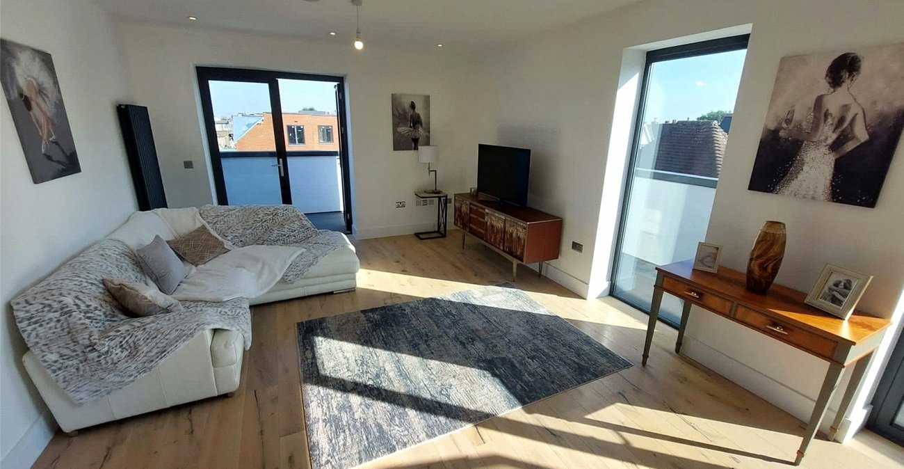 2 bedroom property for sale in London | Robinson Jackson