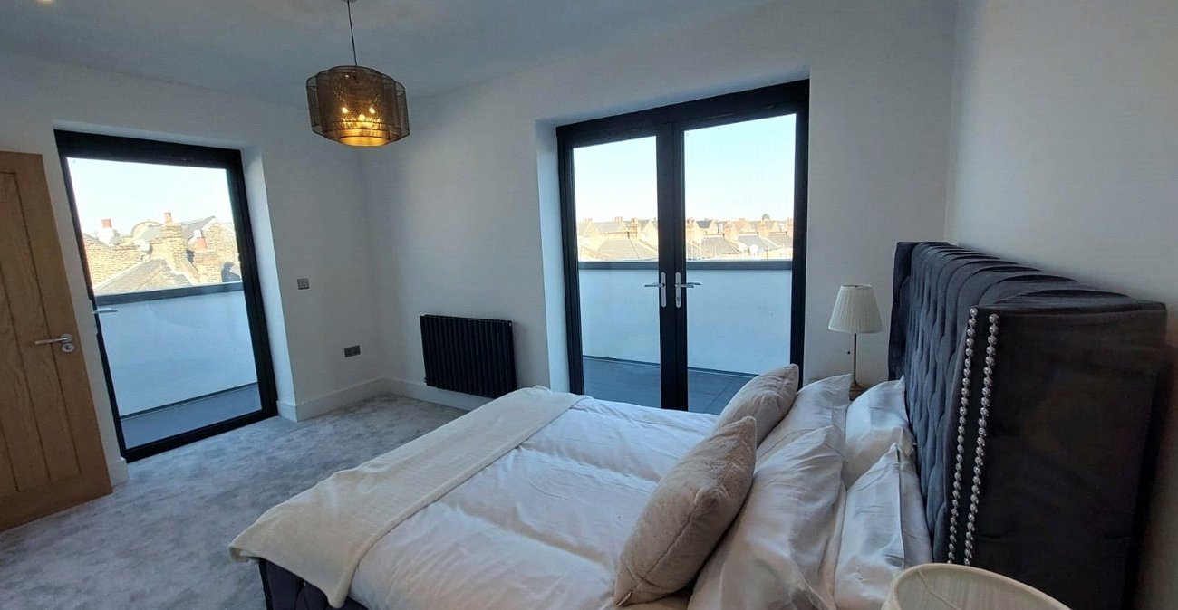 2 bedroom property for sale in London | Robinson Jackson
