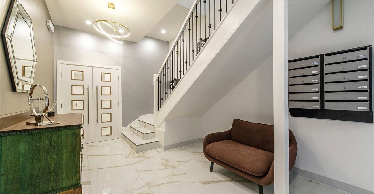 2 bedroom property for sale in London | Robinson Jackson