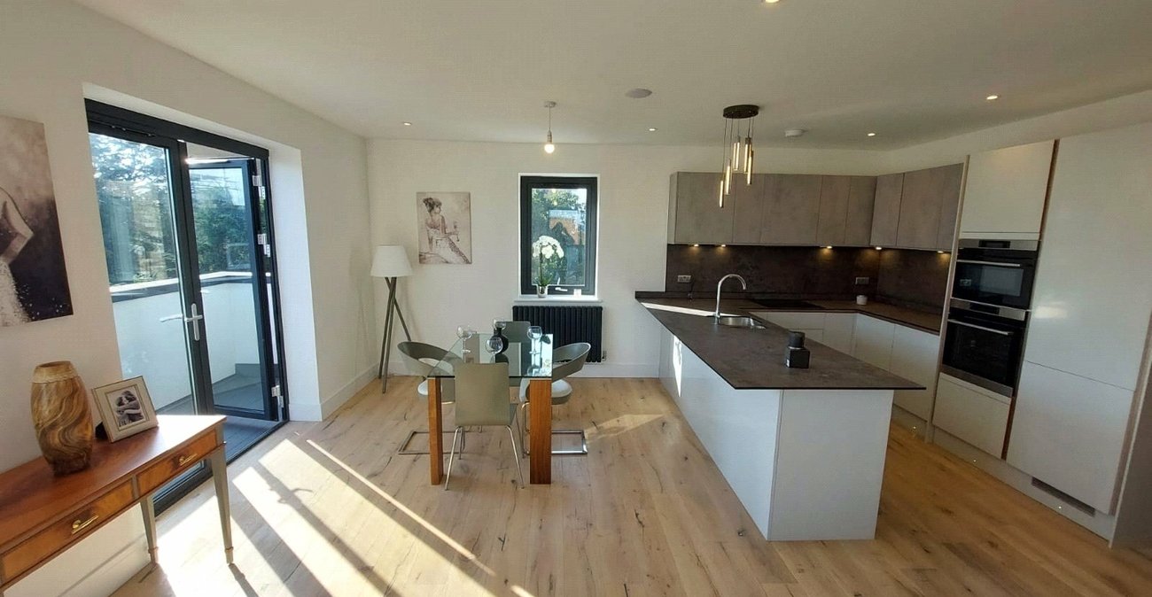 2 bedroom property for sale in London | Robinson Jackson