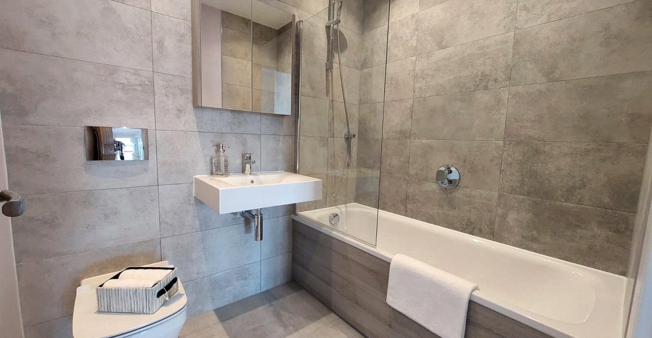 2 bedroom property for sale in London | Robinson Jackson