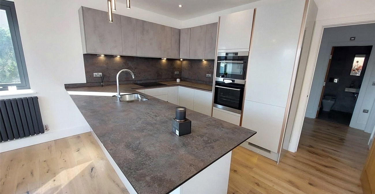 2 bedroom property for sale in London | Robinson Jackson