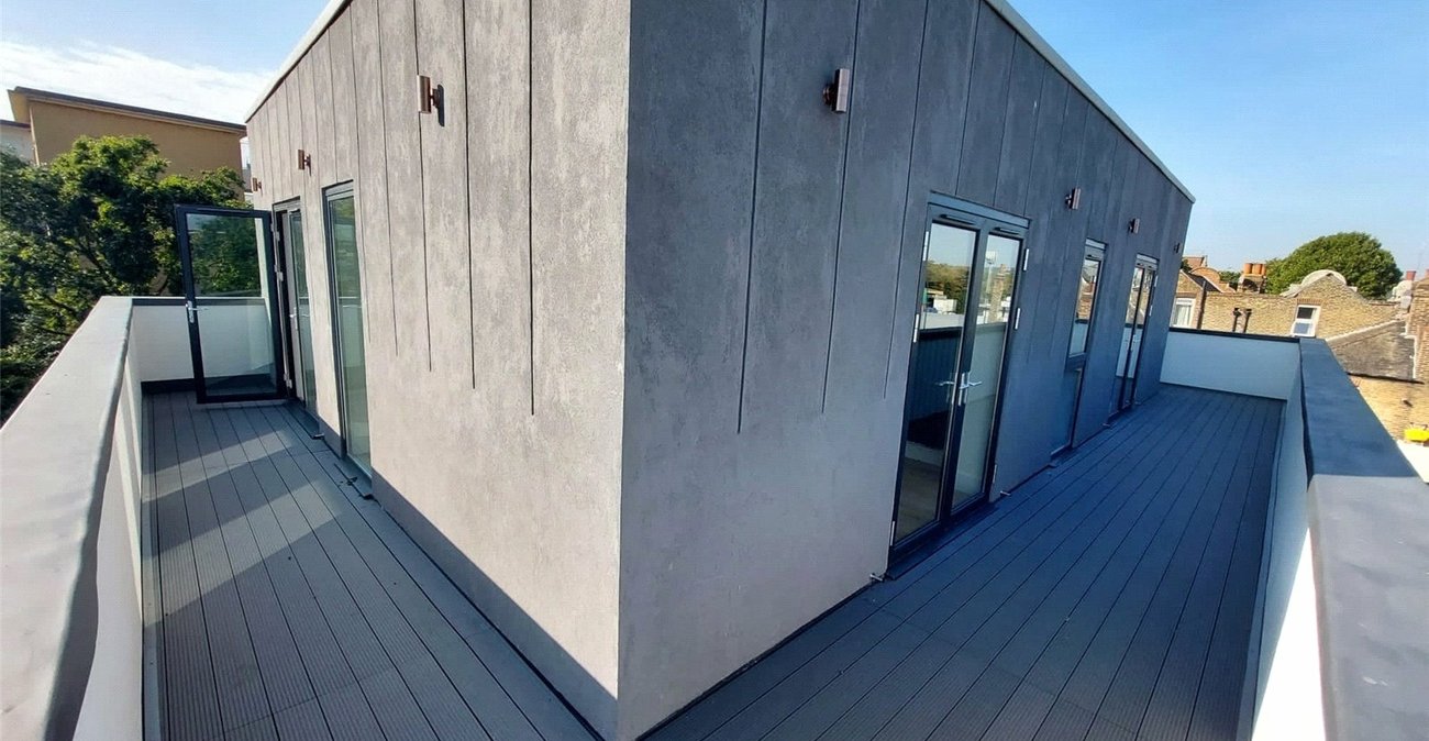 2 bedroom property for sale in London | Robinson Jackson