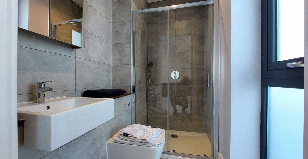 2 bedroom property for sale in London | Robinson Jackson