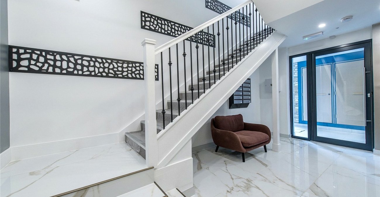 2 bedroom property for sale in London | Robinson Jackson