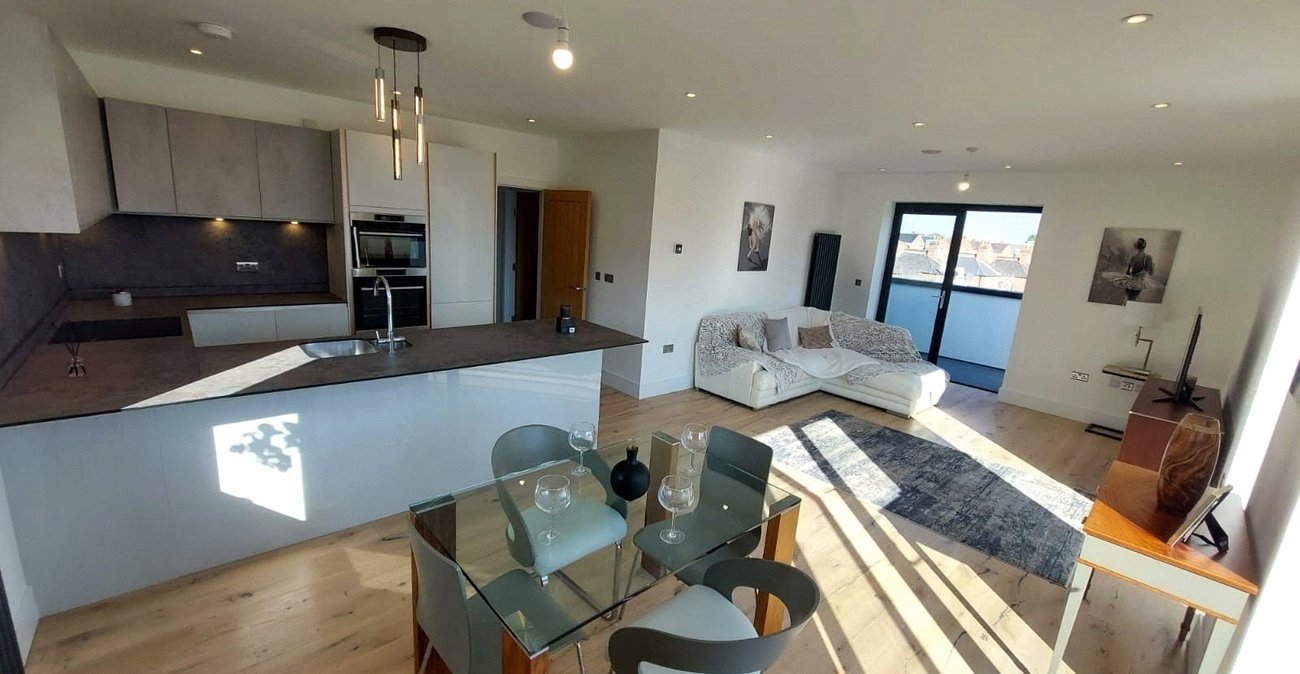 2 bedroom property for sale in London | Robinson Jackson