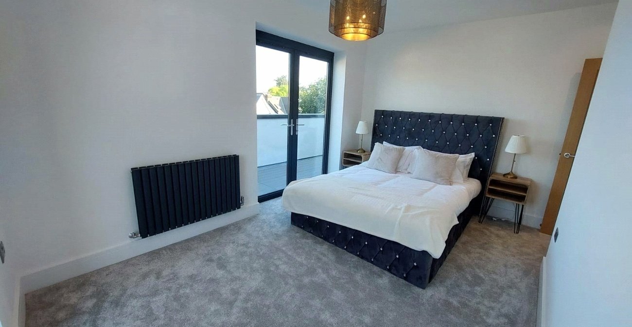 2 bedroom property for sale in London | Robinson Jackson