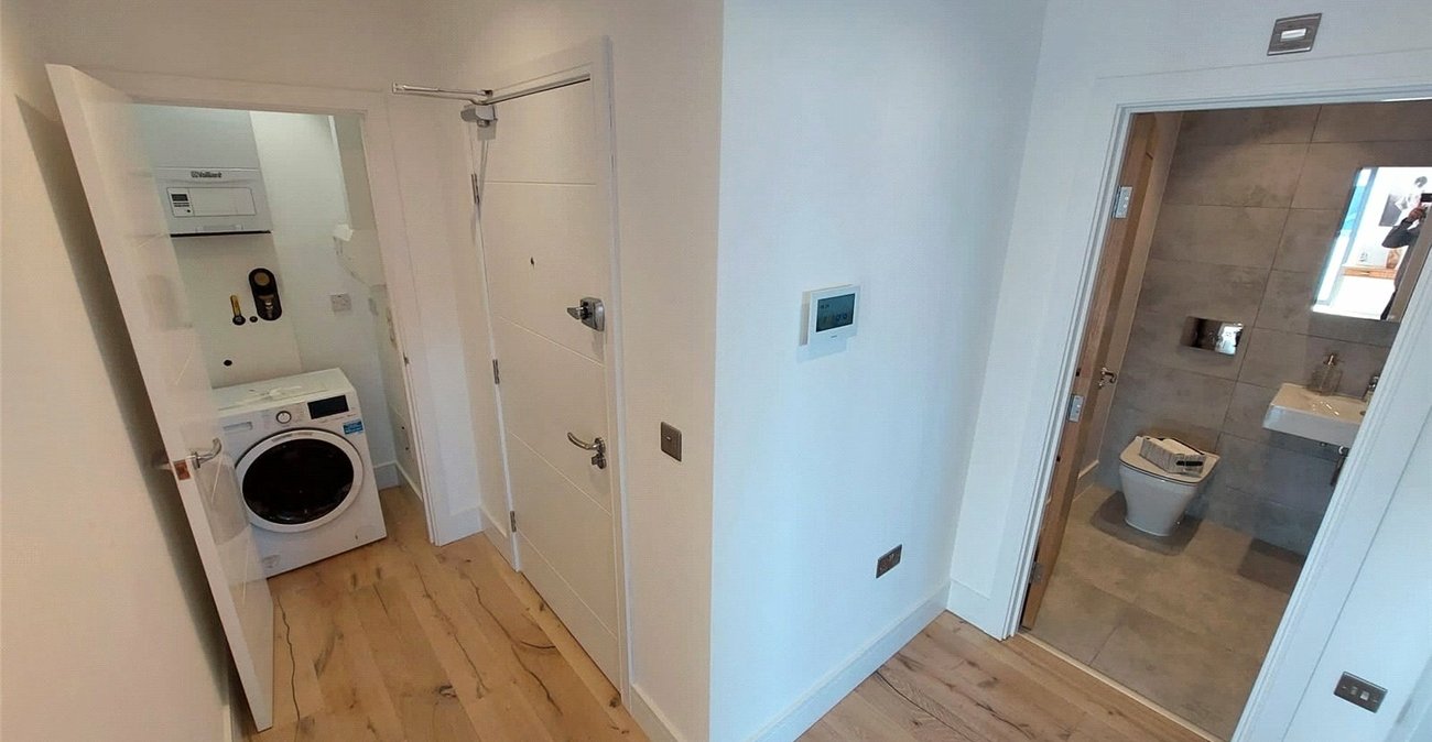 2 bedroom property for sale in London | Robinson Jackson