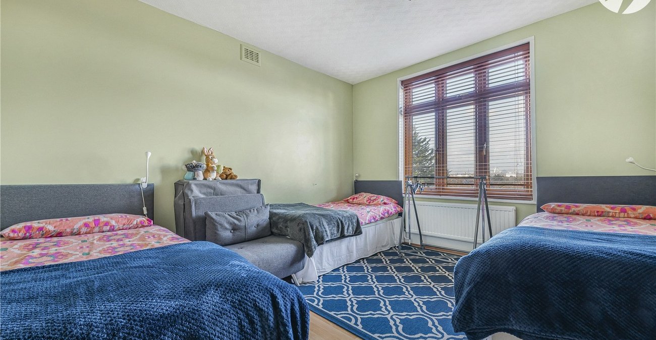 4 bedroom house for sale in London | Robinson Jackson