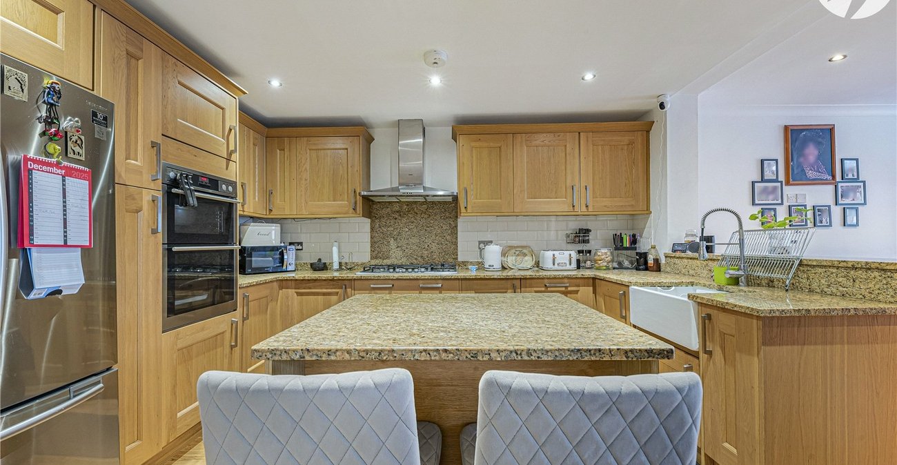 4 bedroom house for sale in London | Robinson Jackson