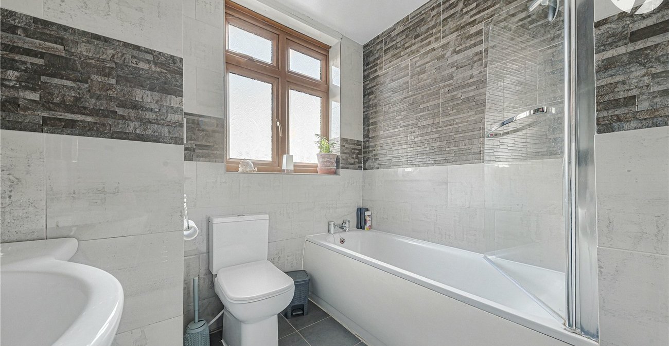 4 bedroom house for sale in London | Robinson Jackson