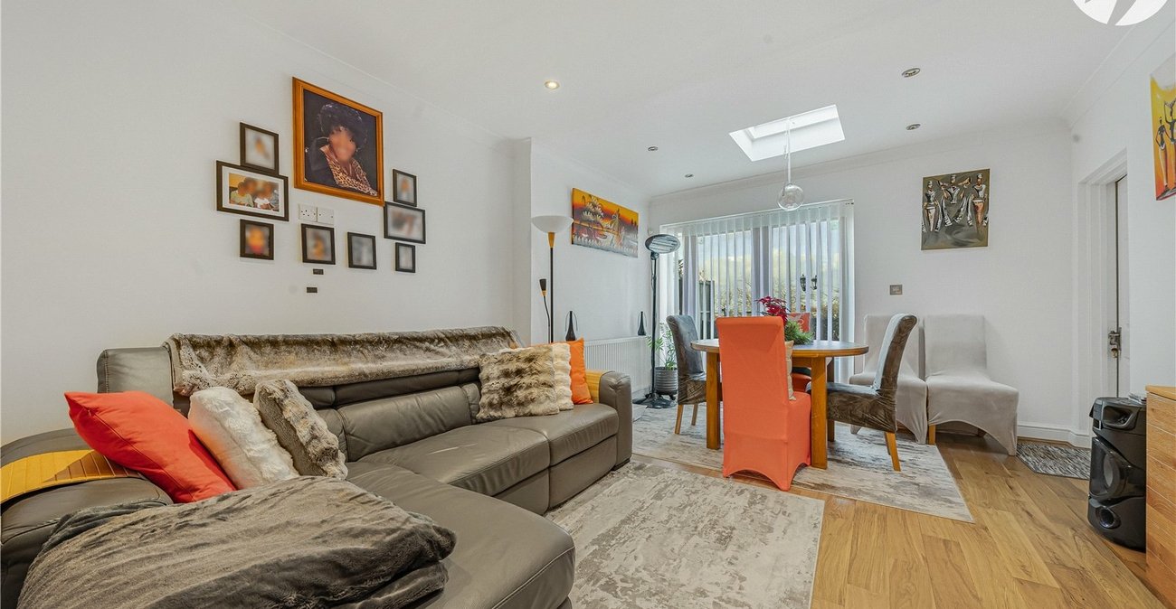 4 bedroom house for sale in London | Robinson Jackson