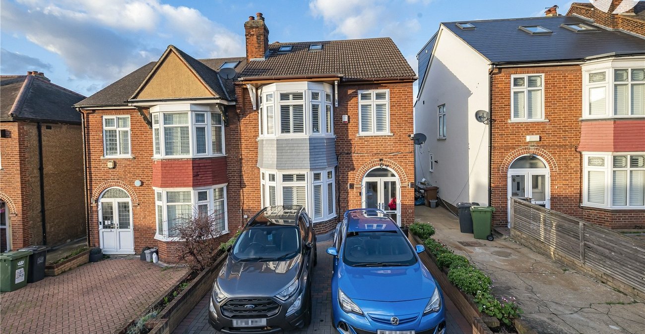 4 bedroom house for sale in London | Robinson Jackson