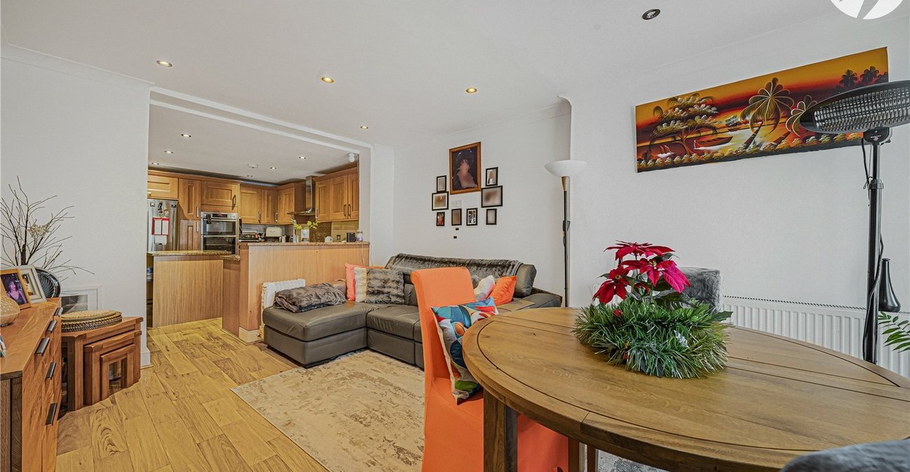 4 bedroom house for sale in London | Robinson Jackson