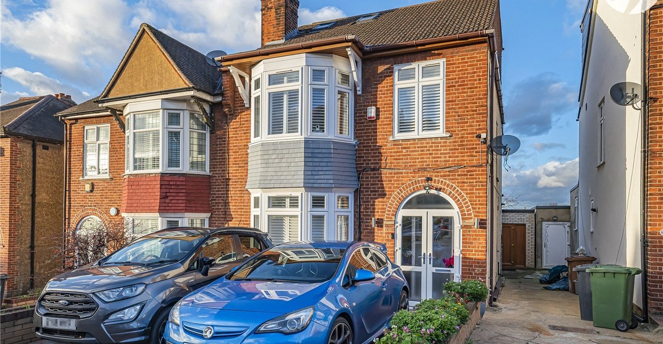 4 bedroom house for sale in London | Robinson Jackson