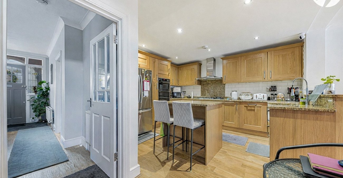 4 bedroom house for sale in London | Robinson Jackson