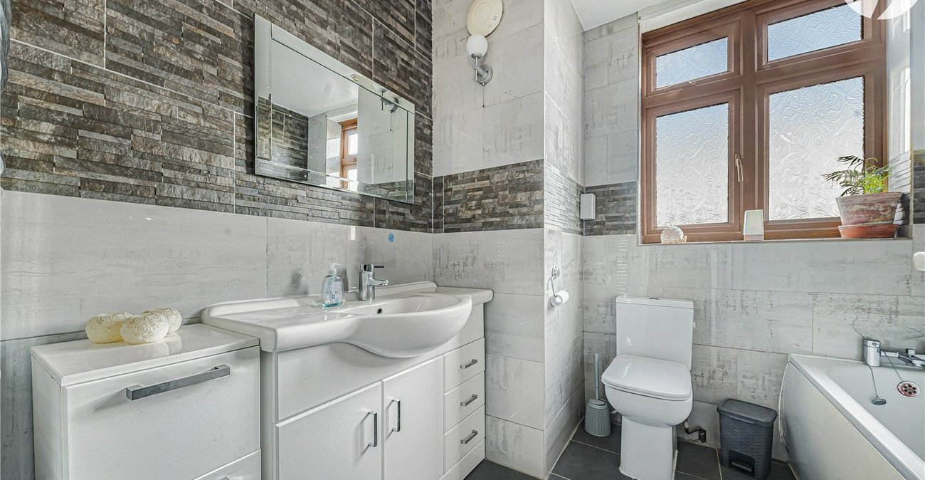 4 bedroom house for sale in London | Robinson Jackson